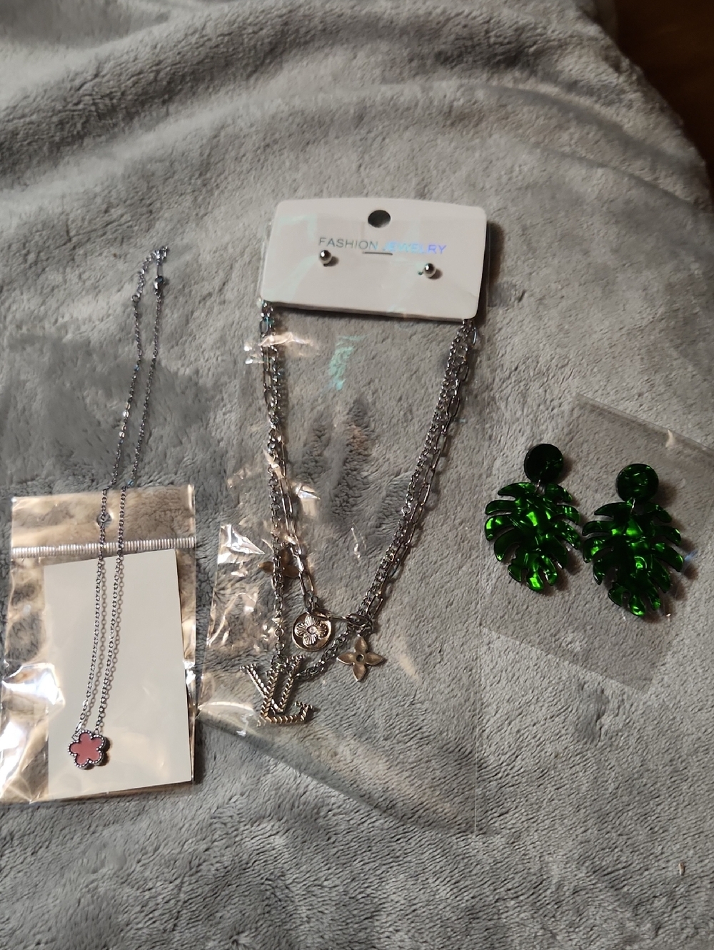 Jewelry Bundle..Layered Silver Pendant Necklace Set And Green Leaf Earrings